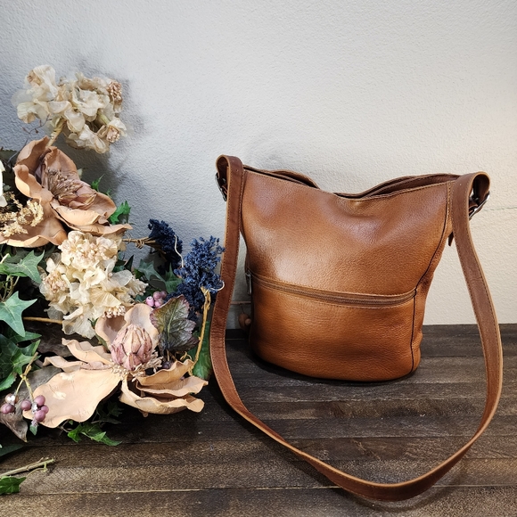 Piel Full Grain Cowhide Leather Bucket Bag - Picture 3 of 17